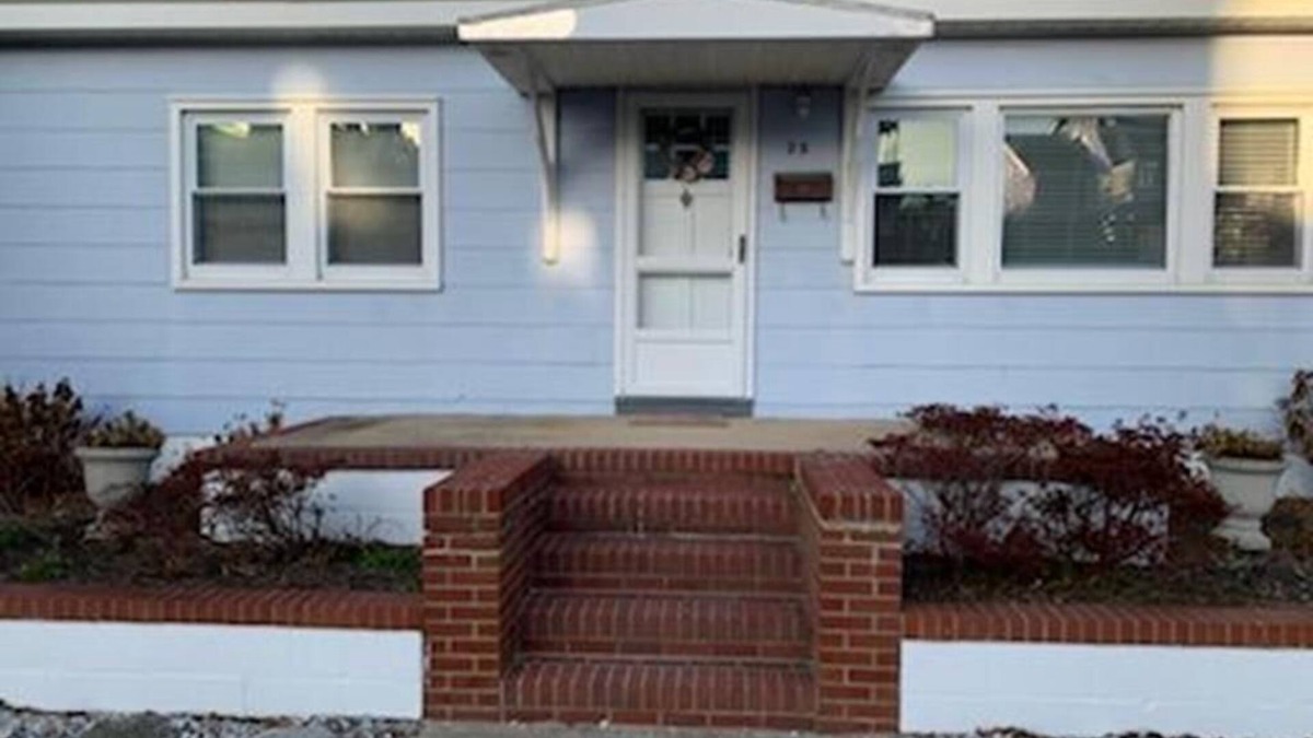 Surf City House | 3rd from the beach! Super Cute Bungalow!