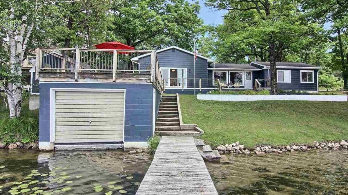 Clam River House | 3rd Night Free Oct 31-April 1: Clam Lake Cottage w/Torch Lake Access