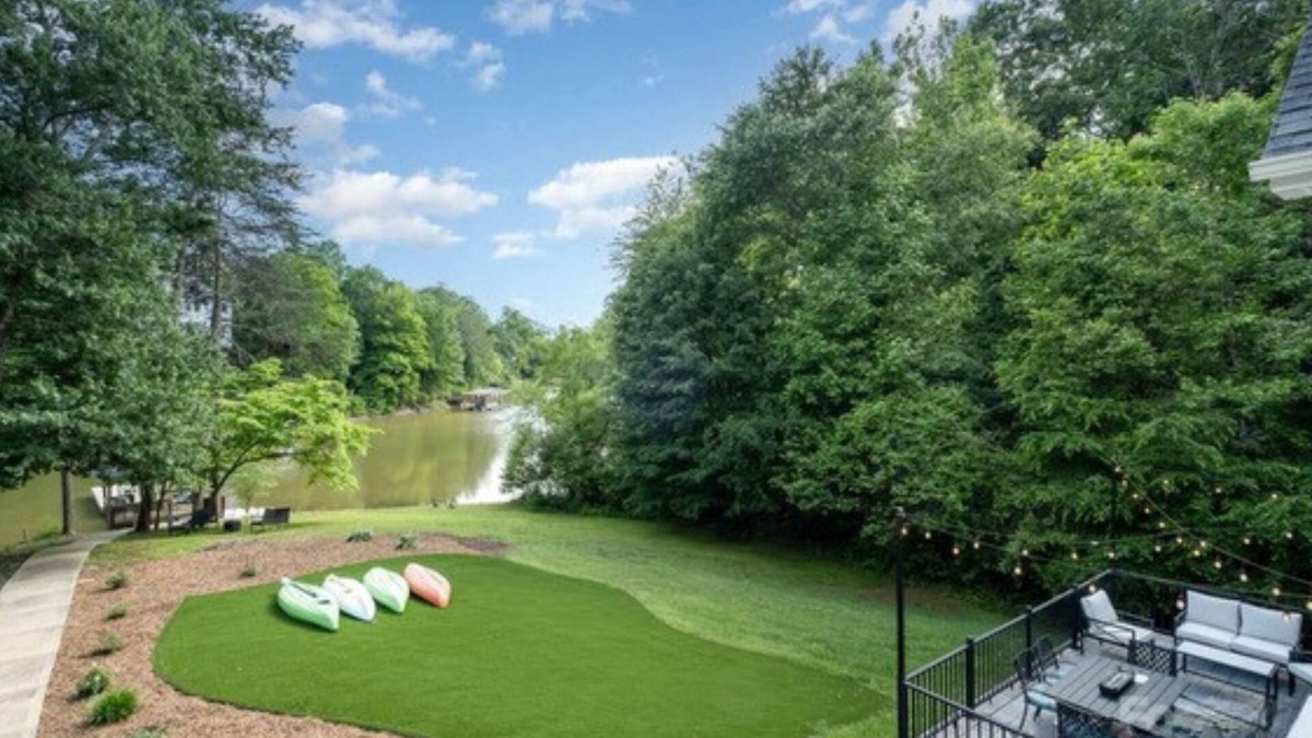 Sherrills Ford House | "3X THE FUN" at Lytton's Hideaway! Pet friendly! Sleeps up to 14! Boat Rental!