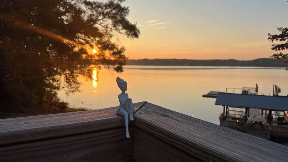 Fort Lawn House | 4.2-Acre Lakefront– Game Room，Hot Tub & Private Dock !