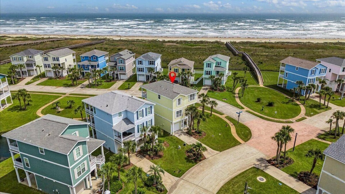 Galveston House | 4/4 - Direct Boardwalk to Beach - Neighborhood Beach Club - Beach Views