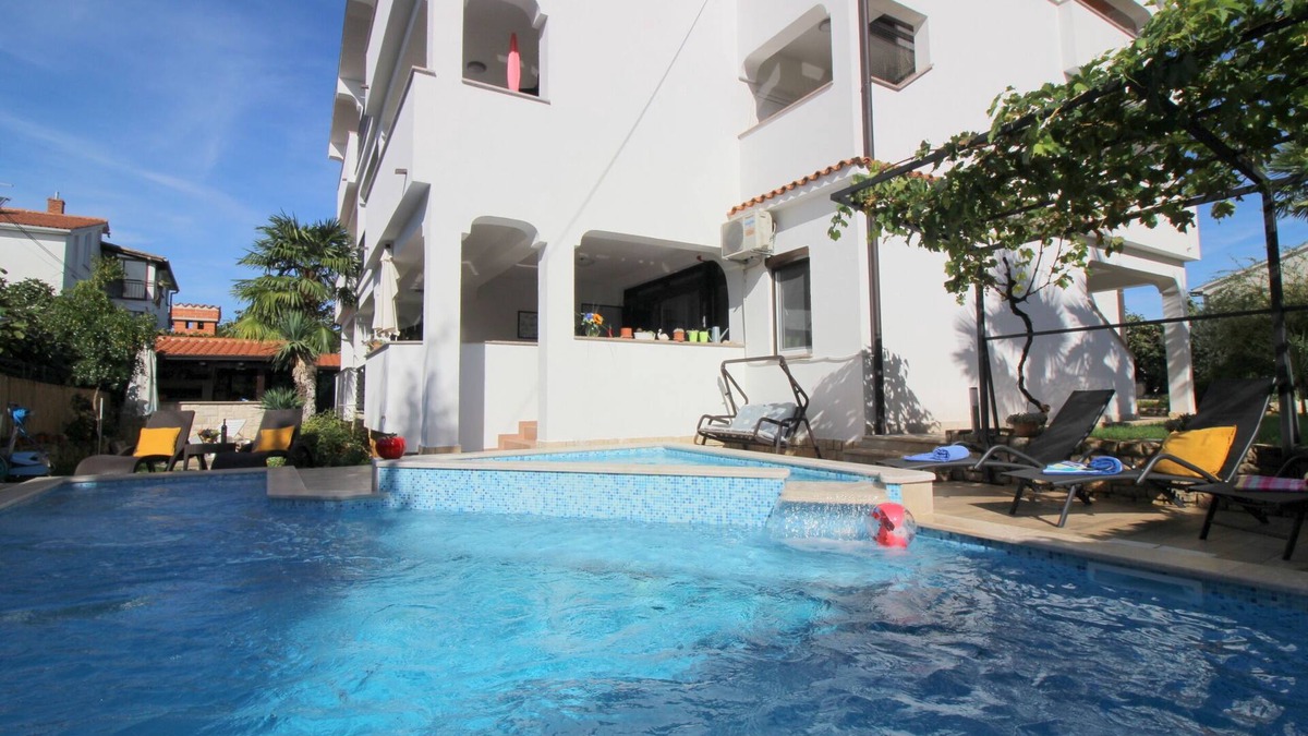 Gulici Condo | 4-5 people, pool, jacuzzi, grill, sun loungers, parking