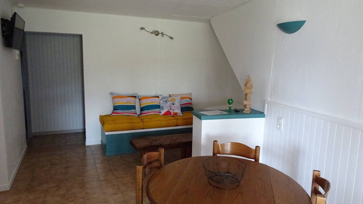 Venterol Apartment | 4/5 person south-facing gite with covered terrace & swimming pool