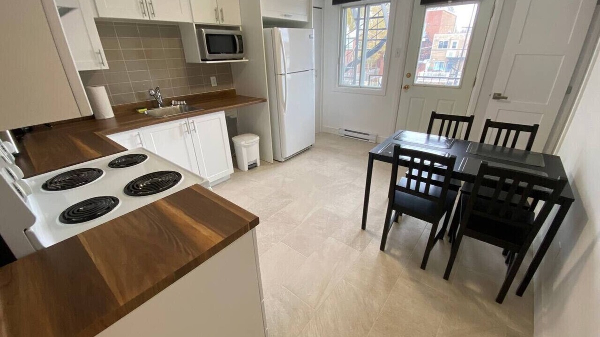 Bellerive Apartment | 4,5 près du fleuve, parking (At Corner store) bus