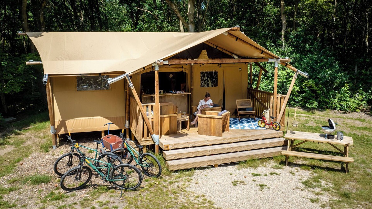 Huizen RV Rental | 4-6-person safari tent in the holiday park Landal Gooise Heide