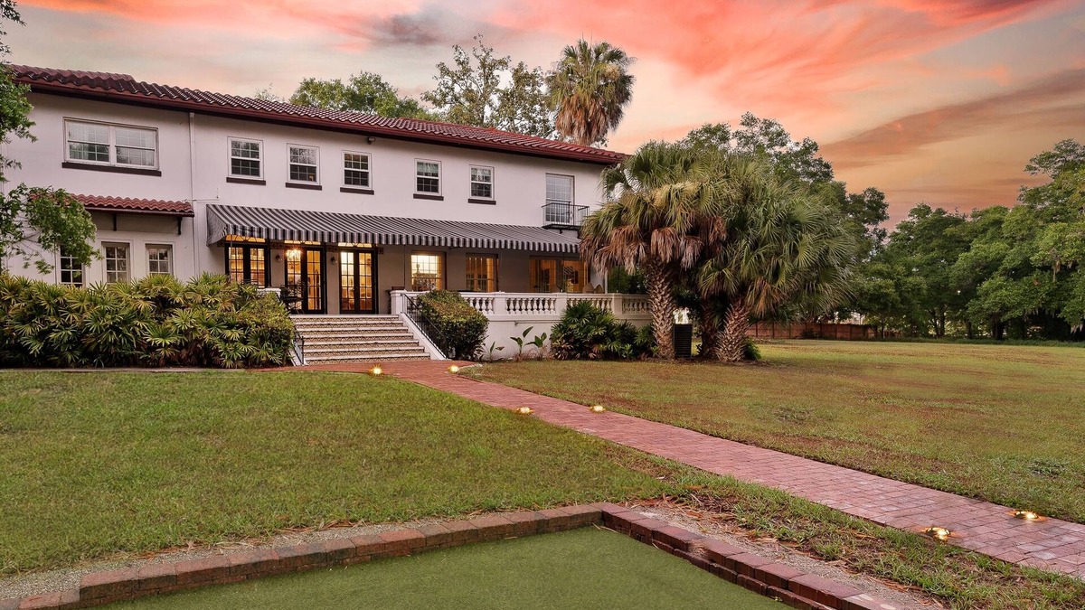 Fairvilla House | 4,800 sf Estate, Pool, Lake, Weddings and Events