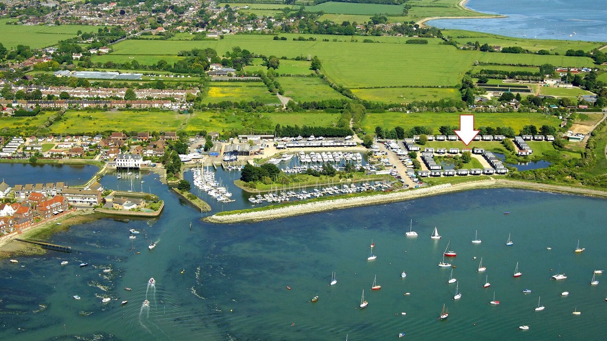 Emsworth Cottage | 4 Avocet Quay , Emsworth - sleeps 4 guests in 2 bedrooms