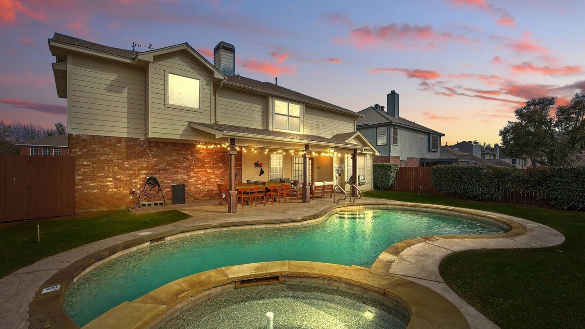 Flower Mound House | 4-BD/2.5-BA Tropical Pool Oasis with a Game Room