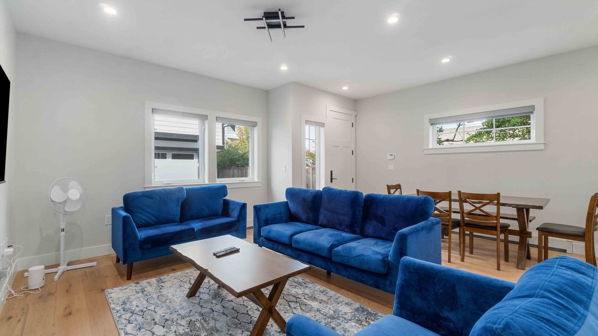 Ladner House | 4 BD Lovely Family home in Delta!