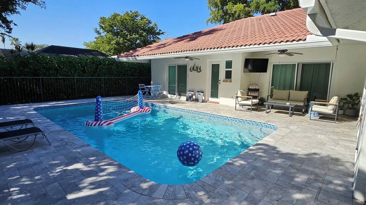 Coral Springs House | 4 BD PARADISE IN SUNNY FL WITH PRIVATE POOL.