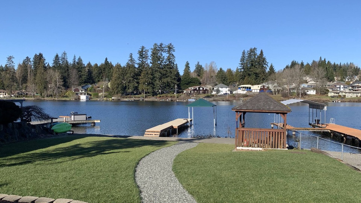 Lake Stevens House | 4 BDR/2 BA Waterfront Home located on beautiful Lake Stevens.