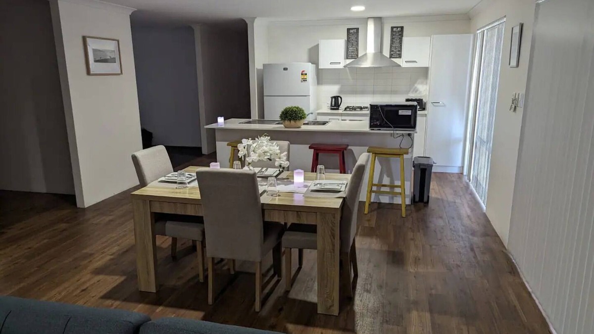 Wandina House | 4 BDR Wandina Home with 5 TVs - Disability Access