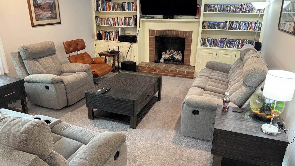 Easton House | 4 bdrm, 3 bath, 2,700 sqft house on 1 acre with chickens and fenced in back yard