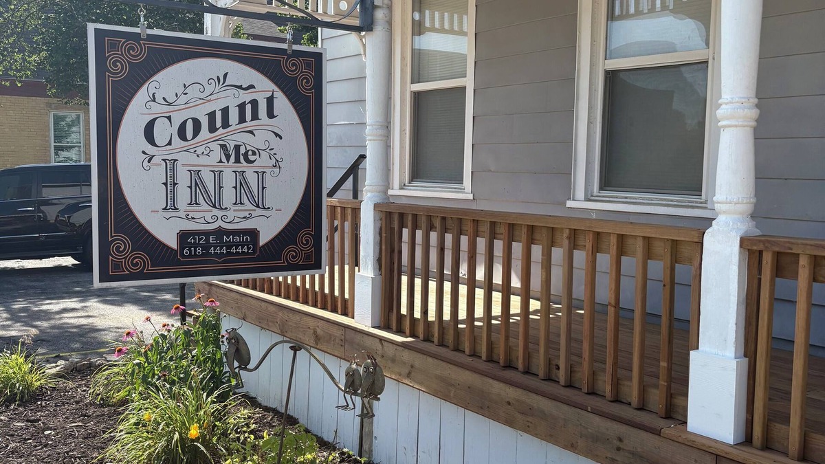 Grafton House | 4-Bdrm 3 bath house in Grafton with large patio, WiFi and very walkable. Fun!