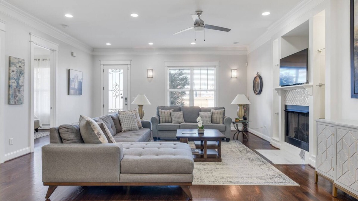 Edgehill House | 4 bdrm+3offices. Walk to the Gulch, Rooftop Deck, Outdoor Grill