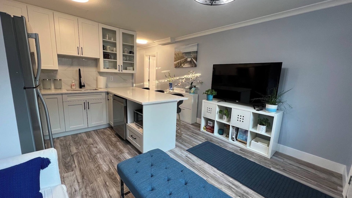 Hastings House | 4 Bdrm Contemporary City Oasis Near PNE