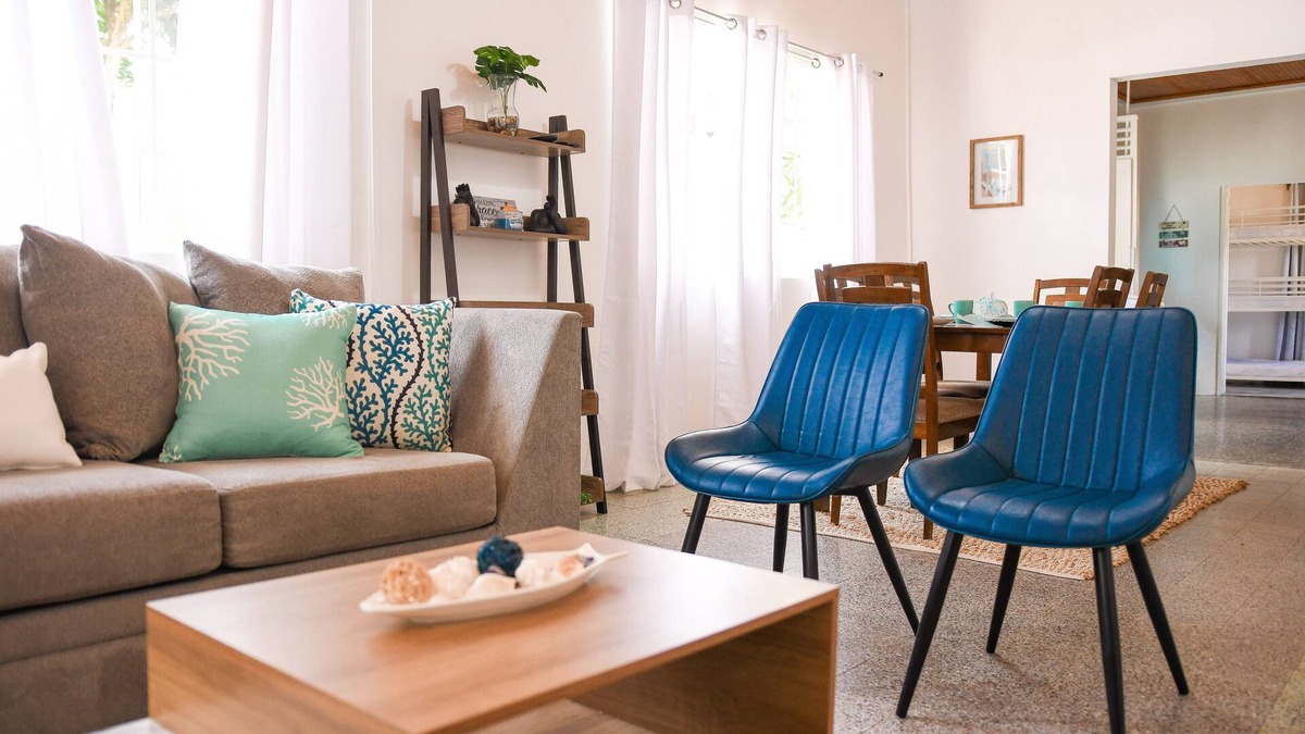 Scarborough Cottage | 4 bdrm Vacation home. Games & Toys. Full Kitchen. WiFi. Netflix. A/C.