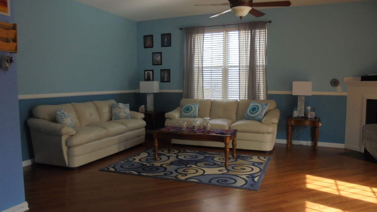 Goose Creek House | 4 bdrms 3 fulls ba, indoor sauna, large hottub, large spacious Home and more!