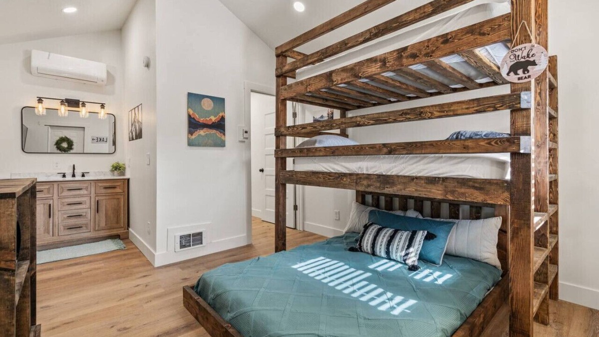 St. Charles Cabin | #4 Bear Lake Cabin! Newly Remodeled! AC! Sleeps 4!