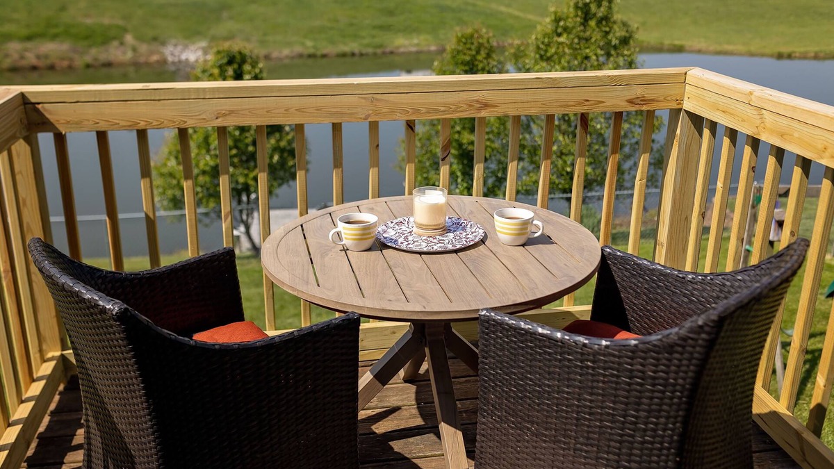 Crittenden House | 4 Bed, 2.5 Bath, 3 KING BEDS on a Private Lake with Dock! Family Friendly