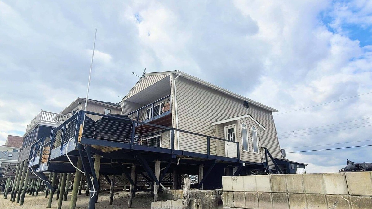 Downe House | 4 bed/2 bath Little piece of paradise! Pet friendly