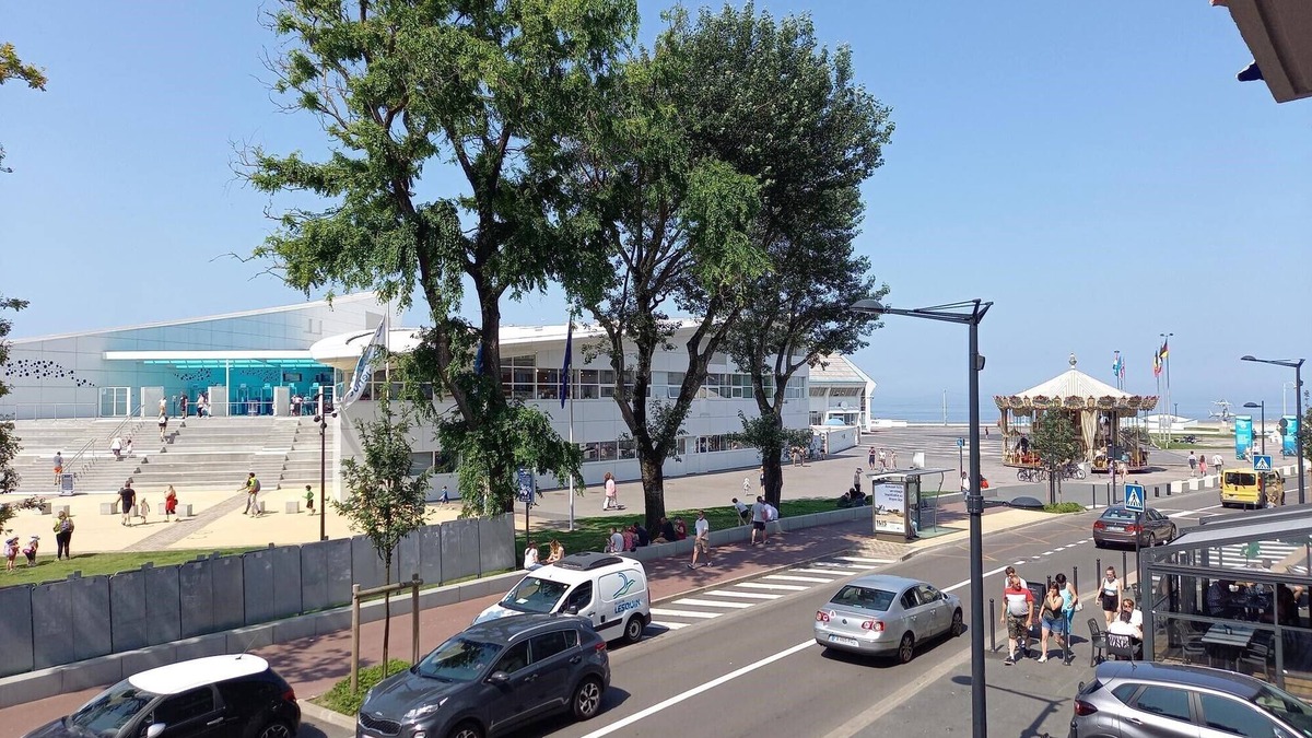Boulogne-sur-Mer Apartment | 4-bed apartment facing Nausicaa with parking