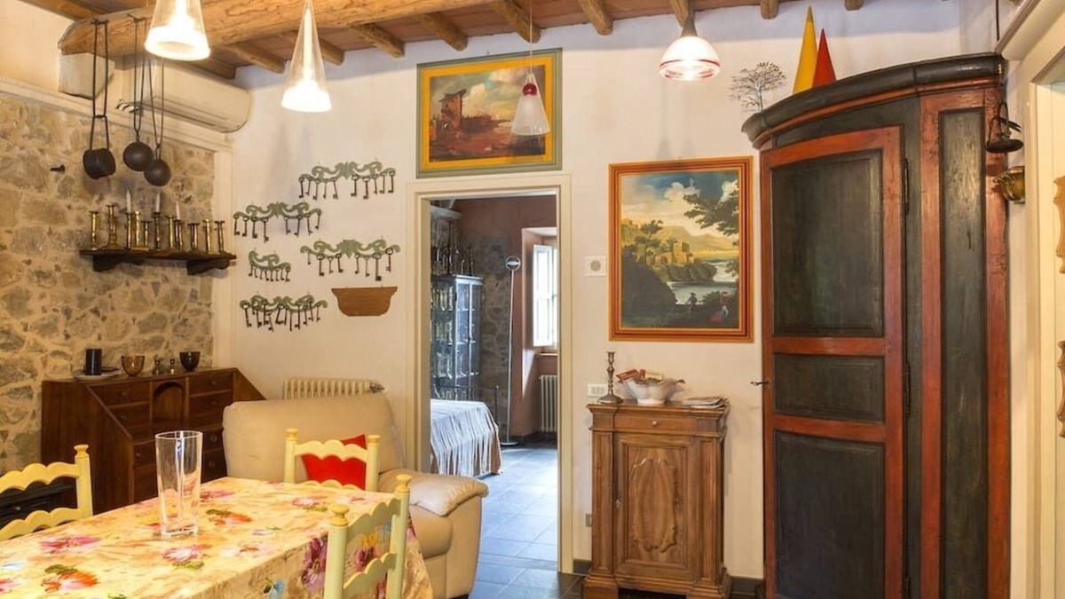 Pontremoli Other | 4 bed apartment with pool