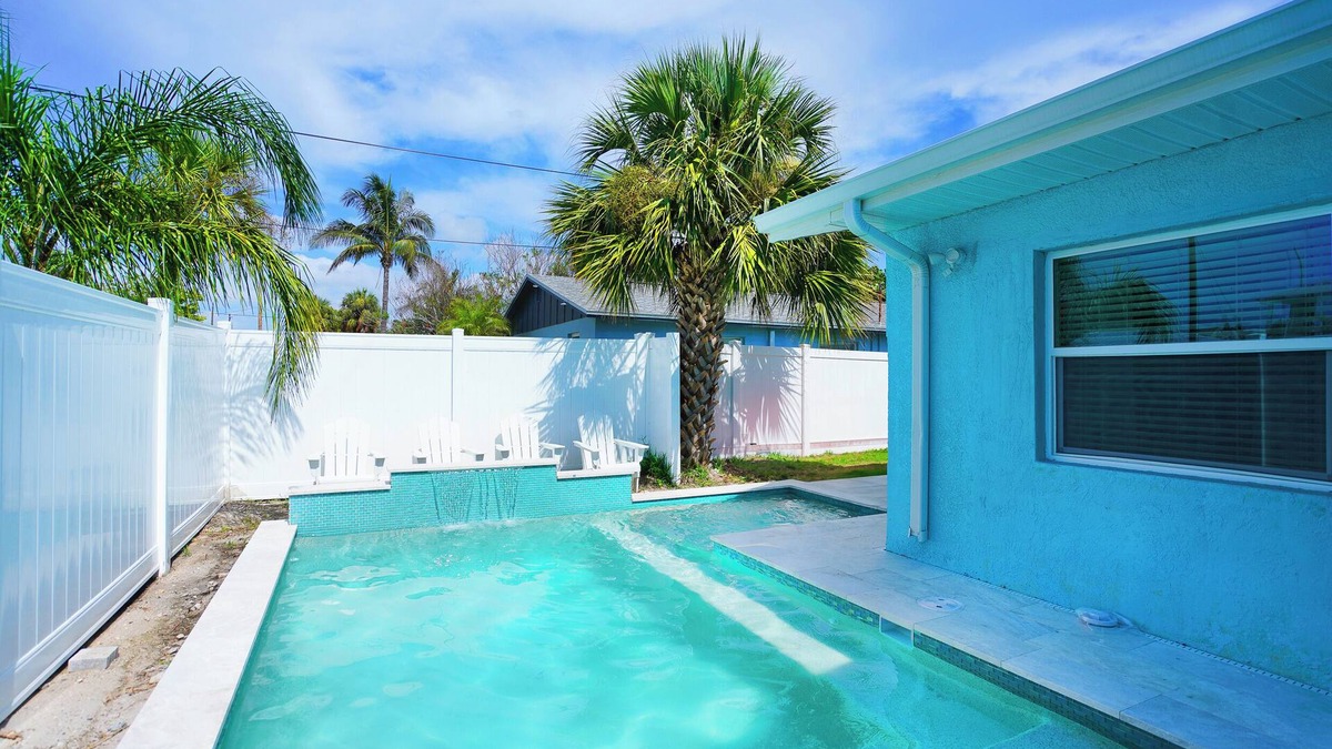 Indian Rocks Beach House | 4 bed condo heated pool, hot tub, beach gear