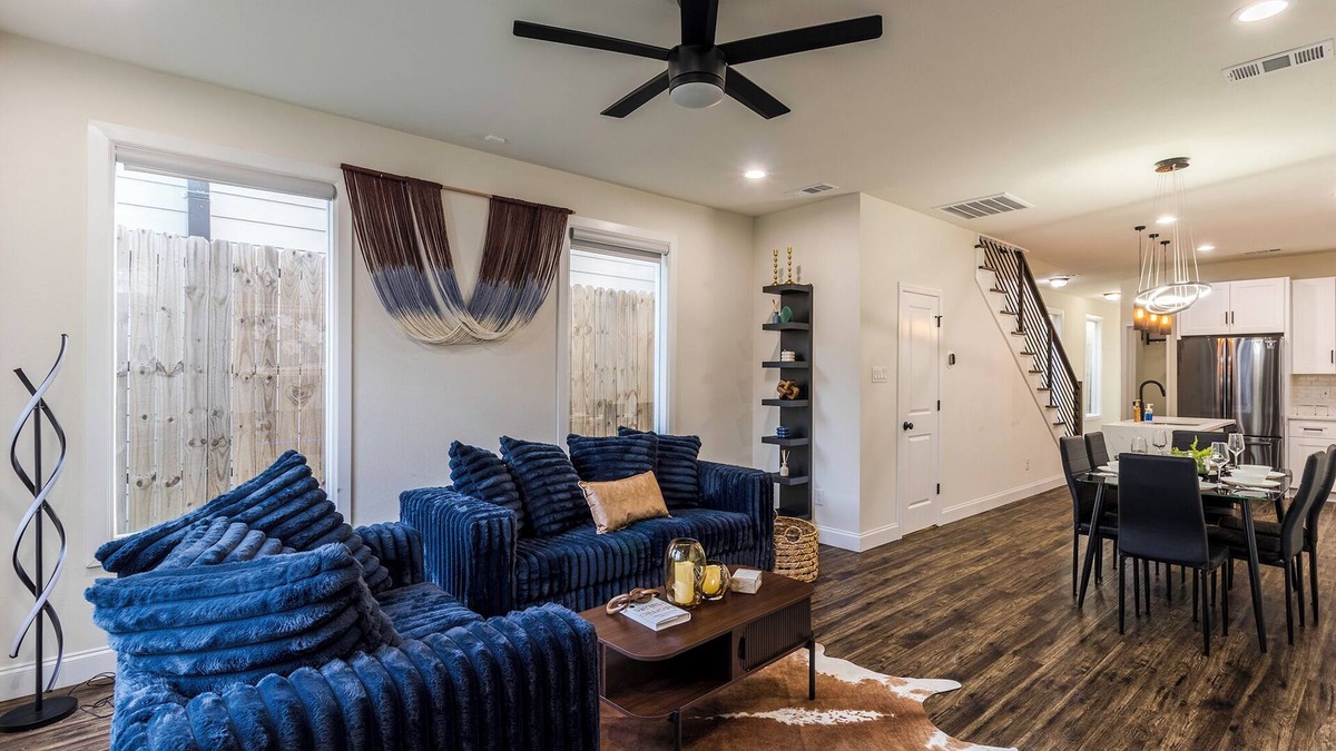Dallas House | 4 -bed house in Downtown Dallas with movie theatre rooftop