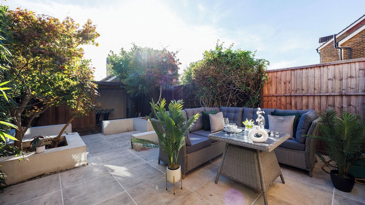 Brunel House | 4 Bed House | Uxbridge | Free Parking | Sleeps 9 | Contractors | Families