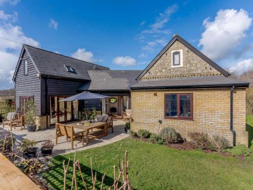 Kingsnorth House | 4 Bed in Ashford 86647