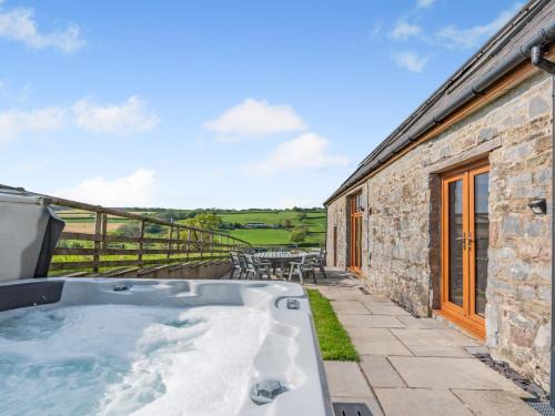 Kidwelly House | 4 Bed in Kidwelly CWRTY