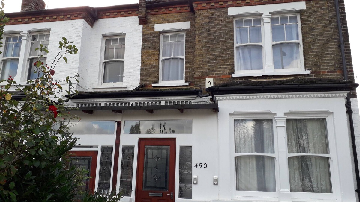 Friern Barnet House | 4 Bed period house with hot tub and great transport