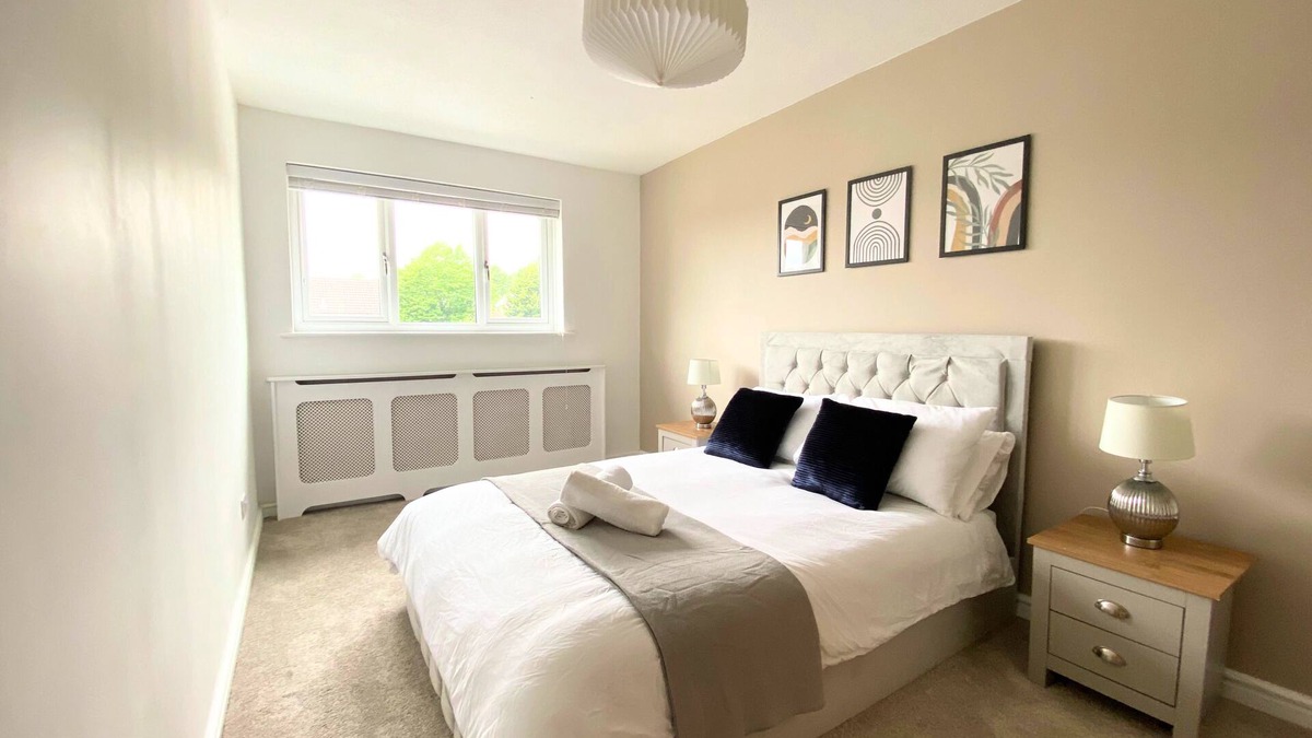 Milton Keynes House | 4 Bed Spacious House, Perfect for Families, Couples & Contractors