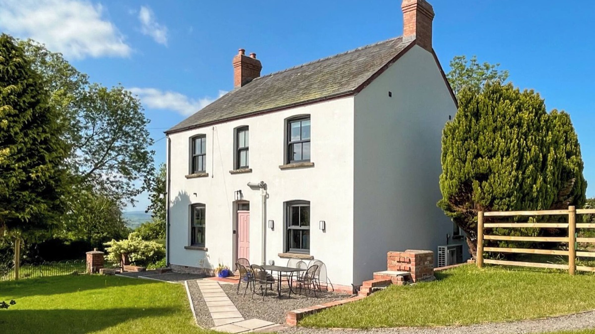 Llanfihangel Tal-y-llyn Cottage | 4 bedroom accommodation in Talgarth, near Brecon