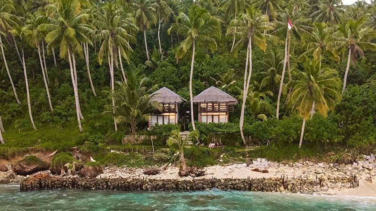 Pulau Masokut House | 4-bedroom bungalow in gorgeous Mentawai Islands Regency with WiFi