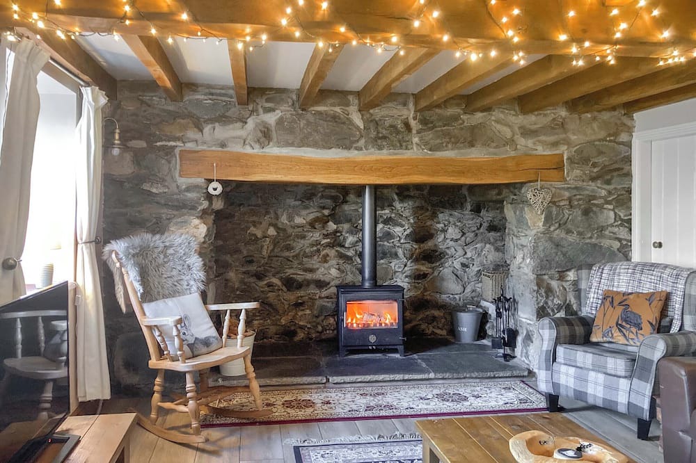 Groeslon Cottage | 4 bedroom accommodation in Groeslon Nr Caernarfon