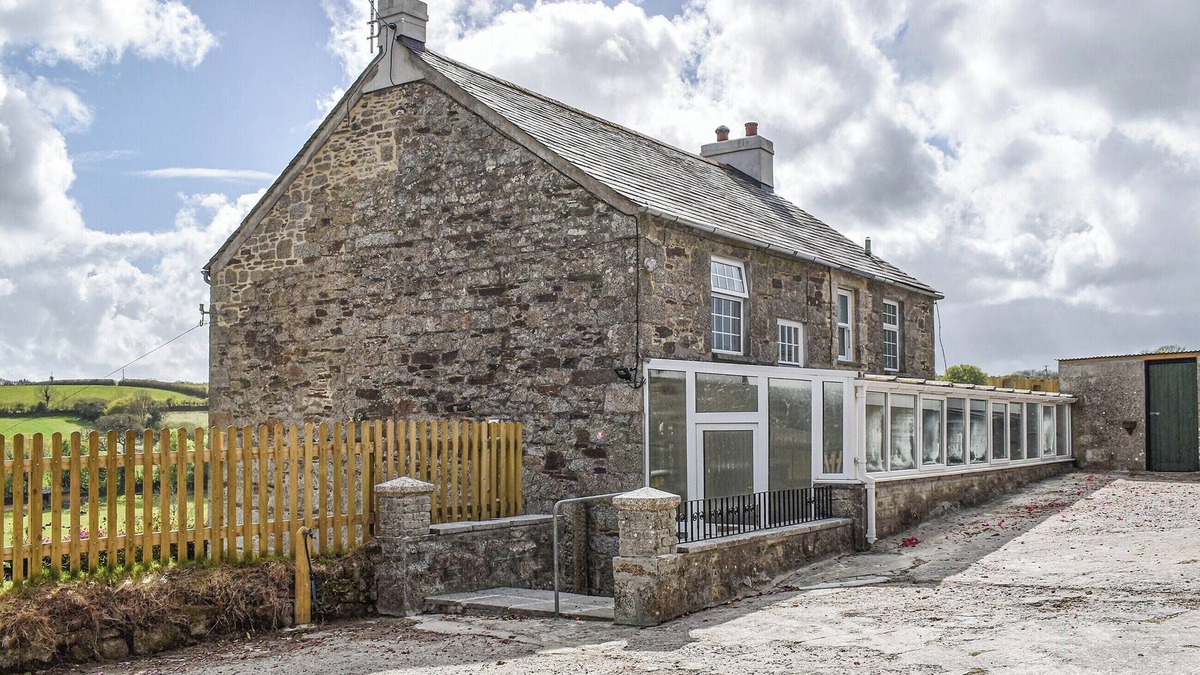 Mount Cottage | 4 bedroom accommodation in Lower Colvannick Farm