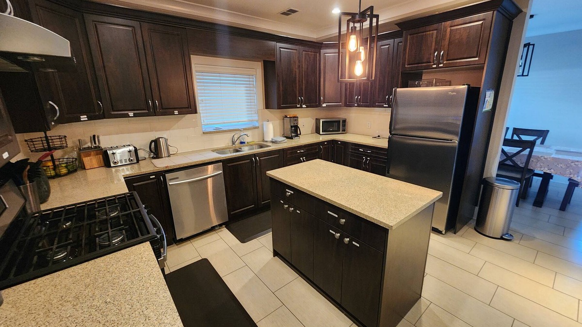 Burnaby House | 4-bedroom/2.5bath house, in quiet Burnaby, close to Buses/Metro/shopping