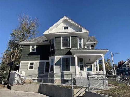 Hamilton House | 4 Bedroom, 2 full bath whole house