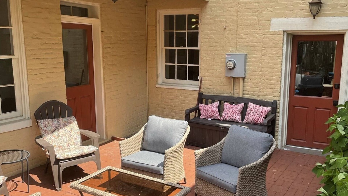 Frederick House | 4 Bedroom, 3 Bath Big Downtown Frederick home, w/Private Patio & fire table