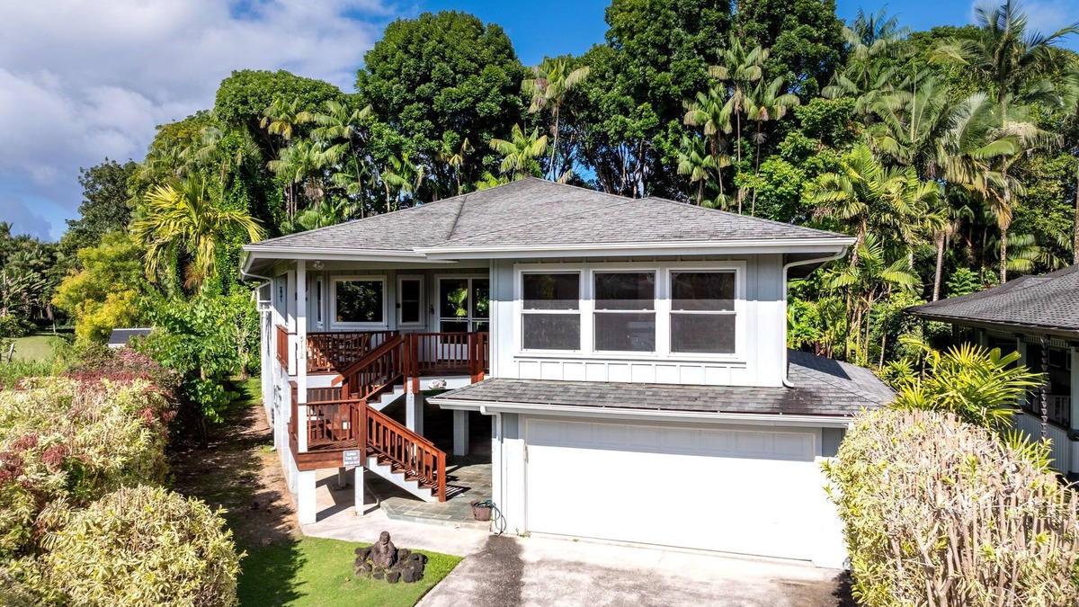 Hanalei House | 4 Bedroom A/C home in Hanalei. Walk to shops & the beach!