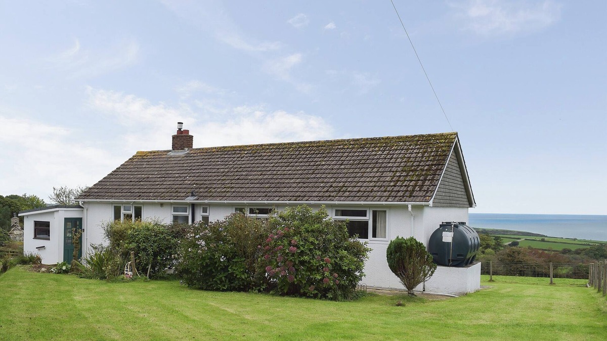 Tan-y-groes Cottage | 4 bedroom accommodation in Near Llangrannog