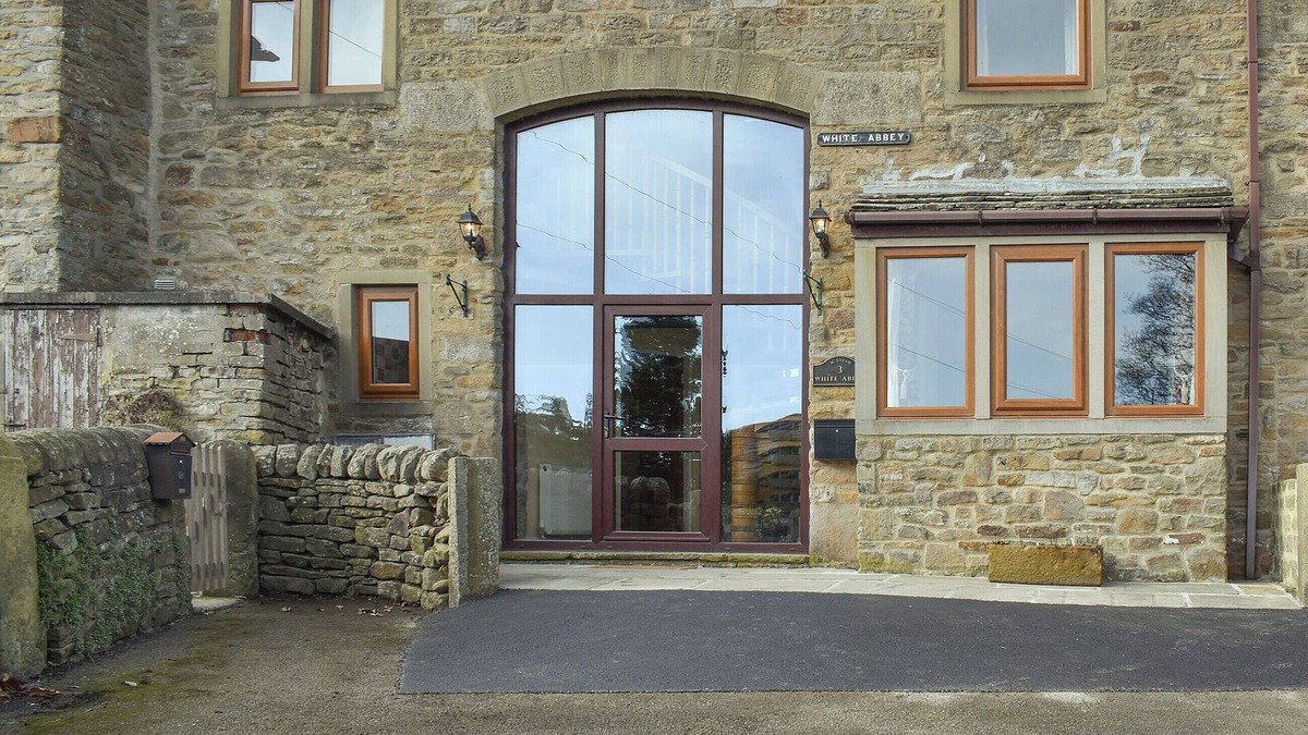 Sutton-in-Craven Cottage | 4 bedroom accommodation in Glusburn, near Skipton