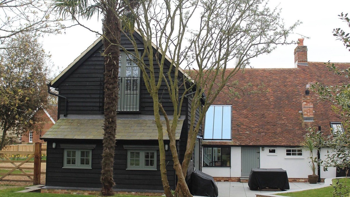 Bradwell-on-Sea Cottage | 4 bedroom accommodation in Bradwell-on-Sea