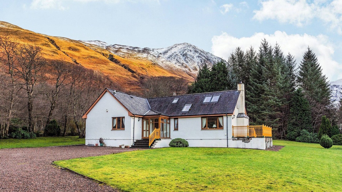 Clachaig Cottage | 4 bedroom accommodation in Glencoe Village
