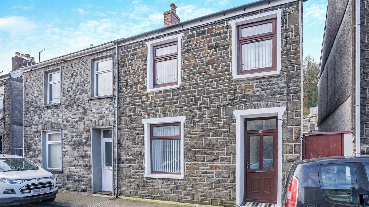 Mountain Ash Cottage | 4 bedroom accommodation in Rhondda Valley