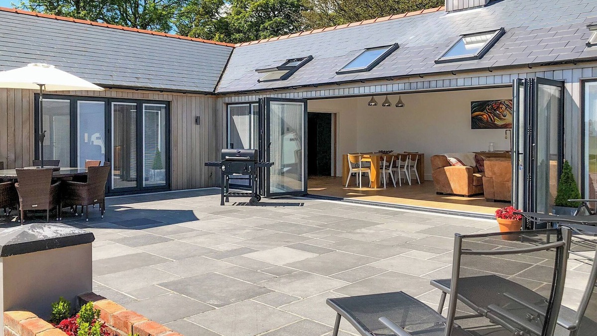 Haverfordwest Cottage | 4 bedroom accommodation in Wiston, near Haverfordwest