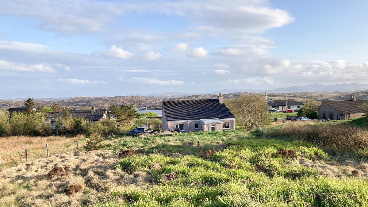 Isle of Lewis Cottage | 4 bedroom accommodation in Loch Leurbost, near Stornoway, Isle of Lewis