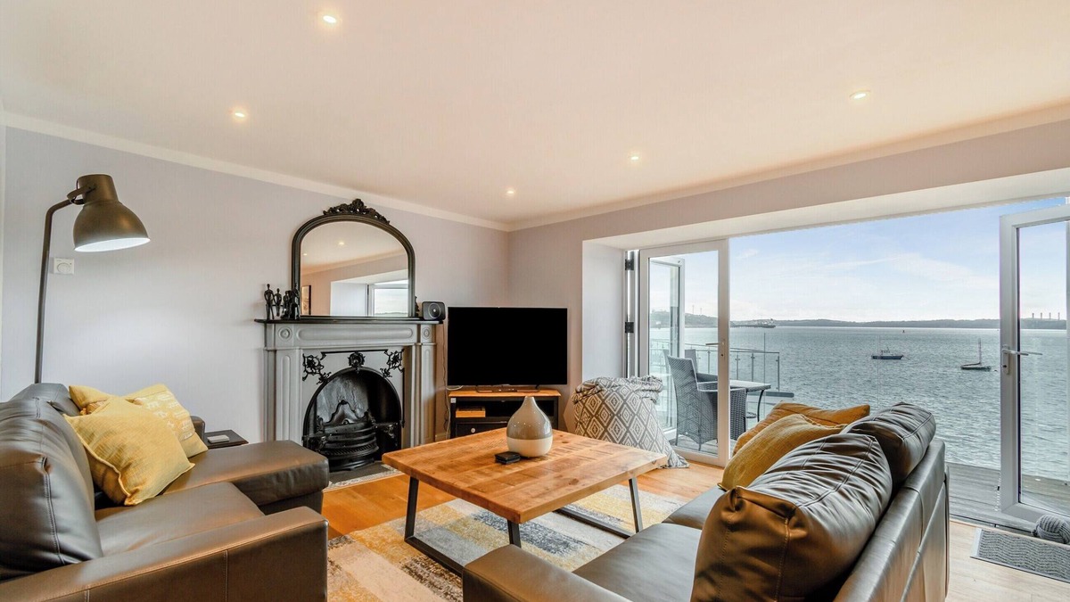 Milford Haven Cottage | 4 bedroom accommodation in Milford Haven
